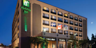 Holiday Inn Montréal-Longueuil - Exterior of the hotel in the evening