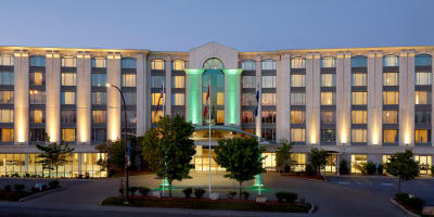Holiday Inn & Suites Montréal Aéroport - Front of the hotel