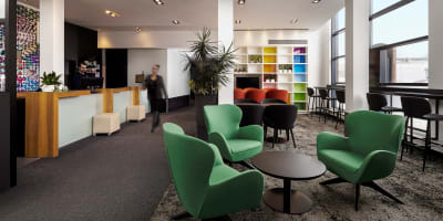 Hôtel Alt Québec - Colorful lobby