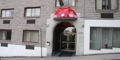 Hôtel des Arts - Hotel entrance