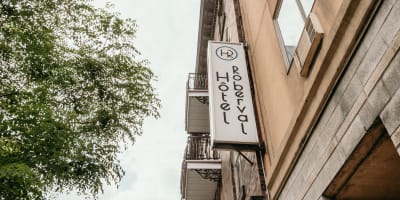 Hôtel Le Roberval - Hotel sign