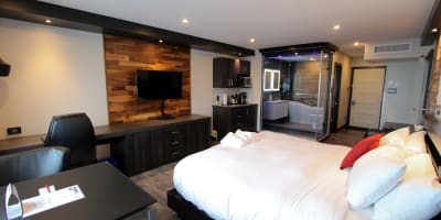 Room at Hôtel Le St-Germain.