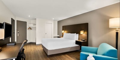 Room at the Best Western Hotel St-Jérôme.