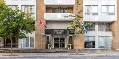 Hôtel Saint-Laurent Montréal - Front of the hotel