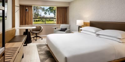Sheraton Montreal Airport Hotel - Bedroom