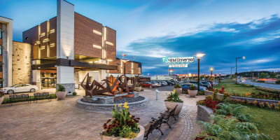 Hôtel Universel Rivière-du-Loup - Exterior of the hotel