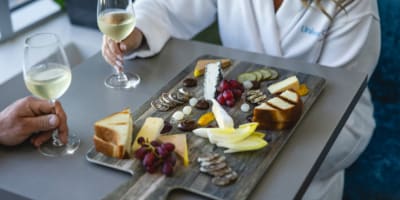 Hôtel Universel Rivière-du-Loup - plate of fine cheeses