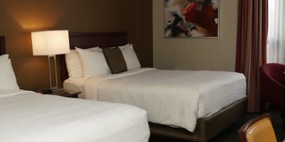 Chambre avec deux lits