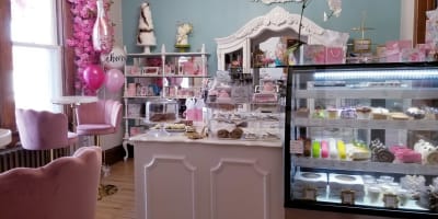 Interior of La Belle Pâtissière.