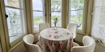 Small dining table at La Maison de l'Ermitage.