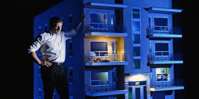 Image de la pièce de théâtre 887 de Robert Lepage. 