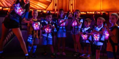 Des enfants jouent au Laser Tag