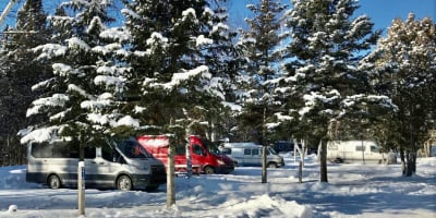 Vanlife in winter camping.