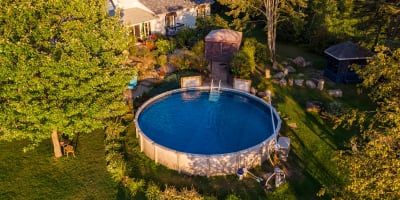 Aerial view of the B&B Le Grandelinois and its pool.