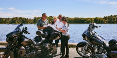 Amis en moto.