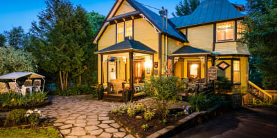 Extérieure de l'auberge Les Matins de Victoria.