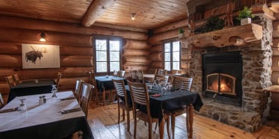 Dining room at the Pourvoirie du Lac Moreau.