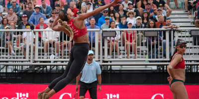 Montréal Beach Pro Tour - Une joueuse de volleyball en plein saut