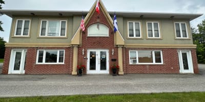 Façade of the Motel Le Refuge.