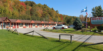 Motel sous les Charmilles - Extérieur du motel