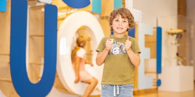 Kid at Musée POP.
