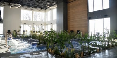 Indoor baths à Noah Spa Venise-en-Québec.