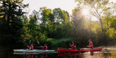 Parc de la Rivière-du-Moulin - One duo in a kayak and another in a canoe