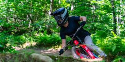 Vélo de montagne au Parc vélo Sommet Saint-Sauveur.