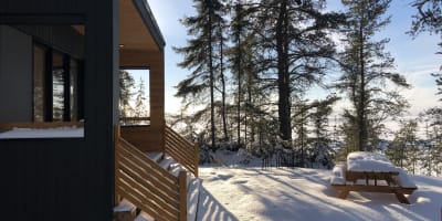 Chalet at Parc national de la Pointe-Taillon in winter.