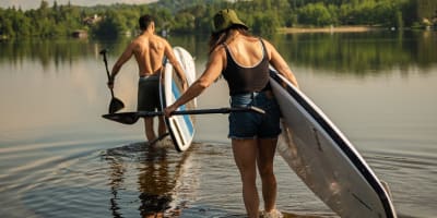 Two people with their paddleboards at Sainte-Agathe-des-Monts Regional Park.