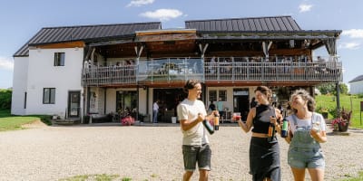 cassis_monna_et_filles___economusee_de_la_liquoristerie_1