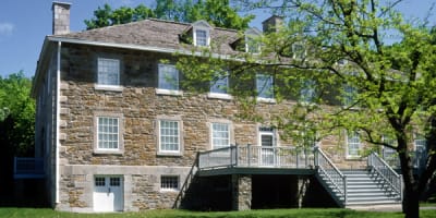 lieu_historique_national_du_canada_de_la_caserne_de_carillon_1