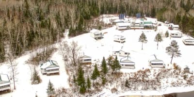 Pourvoirie du Lac Georges Outfitter in winter.