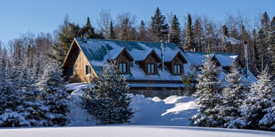 La Pourvoirie Pignon Rouge en hiver.