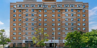 Quality Hotel & Suites Montreal East - Exterior of the hotel
