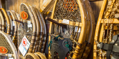 Raquettes traditionnelles.