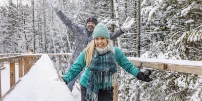 Hiking on the "Sentier des cimes" trail in winter