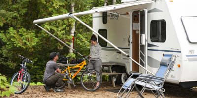 Couple camping with their bikes at Sommet Morin Heights.