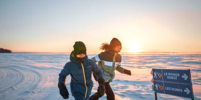 Two kids at Parc National d’Oka in winter.