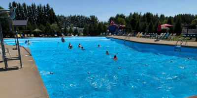Piscine à vagues chauffée.