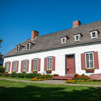 Heritage package: 2 historic sites, 2 exhibitions