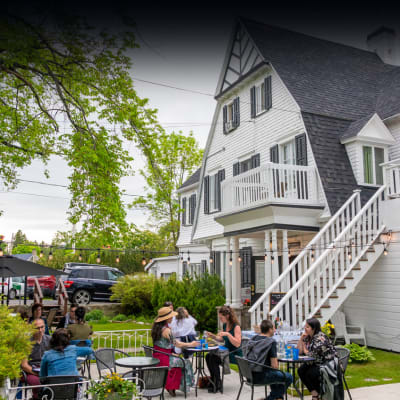 Auberge Café Bistro la Marmite