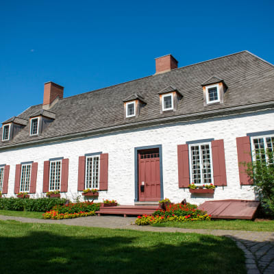 Heritage package: 2 historic sites, 2 exhibitions