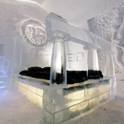 Hôtel de Glace (ice hotel)