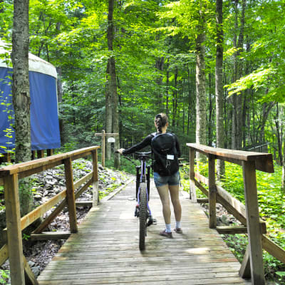 Stay in yurts – Centre Castor
