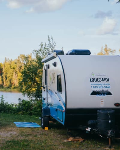 Camping le P'tit Paradis : waterfront campsite