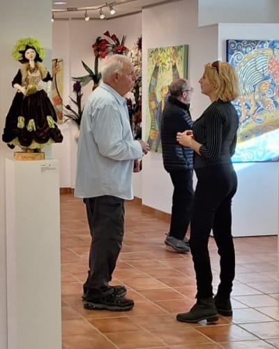 Centre d'action culturelle de la MRC Papineau - Individuals standing in a room full of art