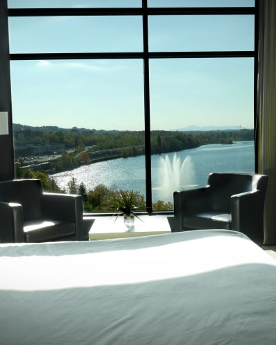 Grand Times Hotel - Sherbrooke - A room overlooking the water