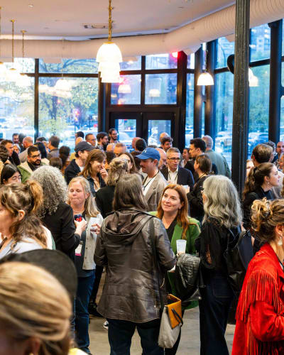 Hub Montréal - A room full of people chatting