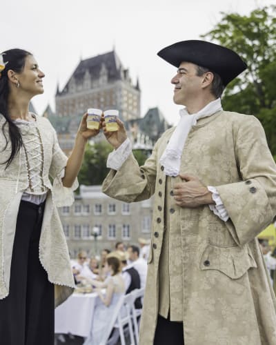 Les Fêtes de la Nouvelle-France - A man and a woman in costume from the 18th century